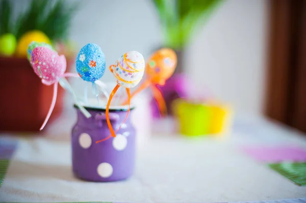 Osterfrühlingsdekoration auf dem Tisch — Stockfoto