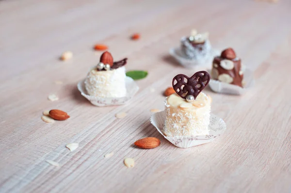 Banan täckt med choklad och kokosflingor — Stockfoto