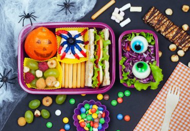 Cadılar Bayramı 'nda sandviç, mandalina, böğürtlen ve...