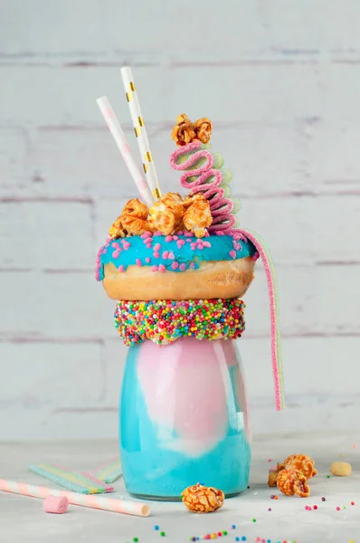 Fondo Fiesta Cumpleaños Feliz Freak Shake Rematando Con Rosquilla Palomitas — Foto de Stock