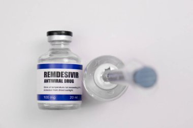 Remdesivir antiviral ilaç aşısı ilaç şişesi Covid-19 Corona Virüsü 2019 ncov enjeksiyonu. Covid 19 Corona Virüsü hastalığını tedavi etmek için aşı, aşı, aşı, tedavi