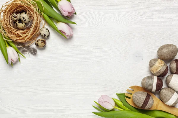 Pasen Achtergrond Eieren Een Houten Witte Achtergrond Met Een Plek — Stockfoto