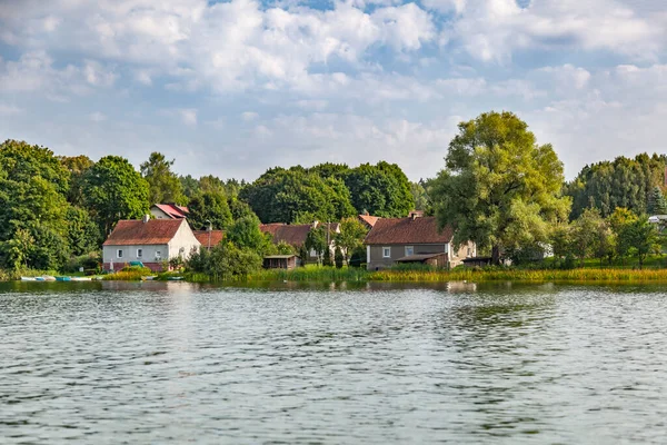 Lupstych - Olsztyn 'de Ukiel Gölü' nde bir köy - Warmia ve Mazury, Polonya