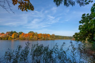 Sonbaharda, Olsztyn 'deki Dugie Gölü - Warmia ve Masuria, Polonya, Avrupa