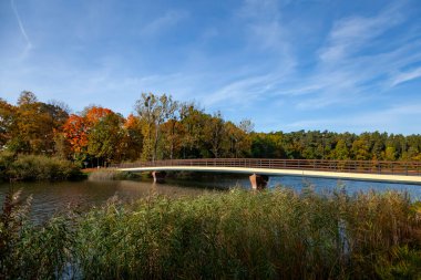 Olsztyn 'deki uzun göl köprüsü - Warmia ve Mazury, Polonya, Avrupa