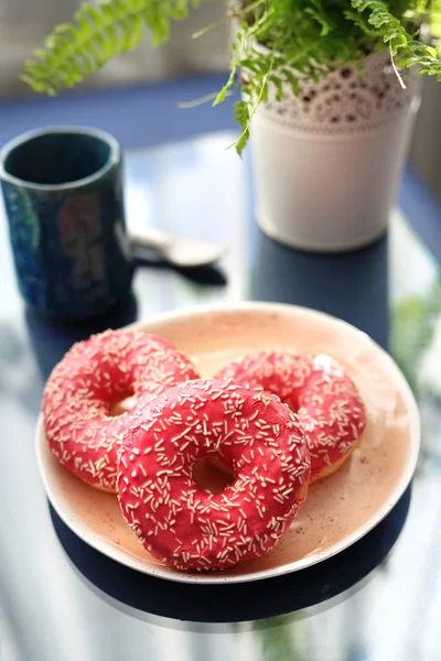 Donuts Con Hielo Frambuesa Donuts Helados Donuts Apetitosos — Foto de Stock