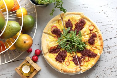 Pizza fırından. Sebzeli İtalyan pizza