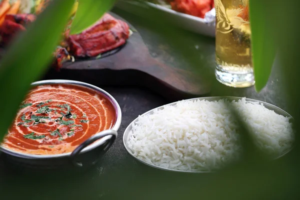 Thajská kuchyně, aromatická jídla kari. Barevná jídla. — Stock fotografie