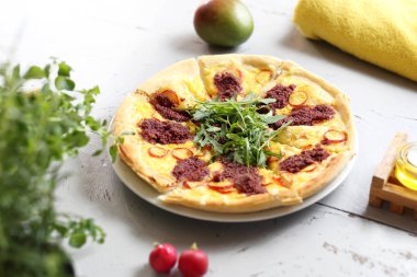 Pizza fırından. Sebzeli İtalyan pizza