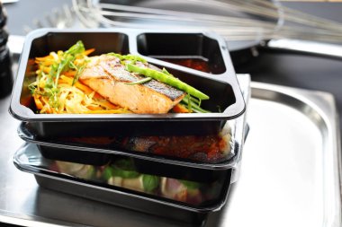 Yemek hazırlığı. Iştah açıcı beslenme kutuları. Dengeli ve sağlıklı beslenme