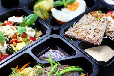 Sağlıklı yemek hazırlığı. Eve teslim ile diyet