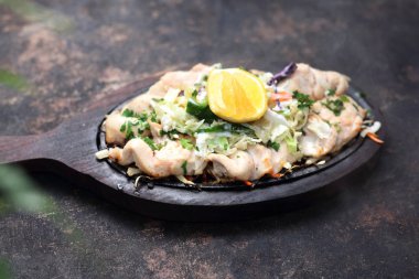 Sıcak bir yemek tavuk malai tikka