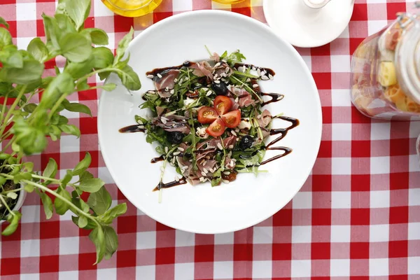 Salade Met Parmaham Tomaten Balsamico Saus — Stockfoto