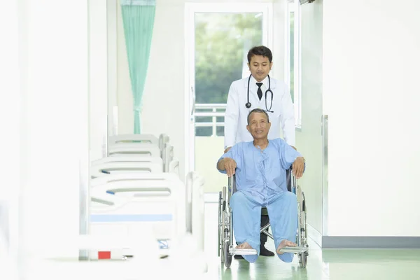 Dokter Dengan Pasien — Stok Foto
