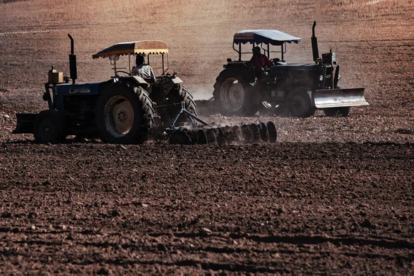 Landwirtschaft Traktor Zur Vorbereitung Von Land Mit Saatbeet Kultivierer Als — Stockfoto