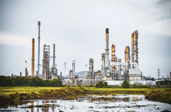 Impianto Raffineria Petrolio Dalla Zona Industriale Industria Petrolchimica Del Petrolio — Foto Stock