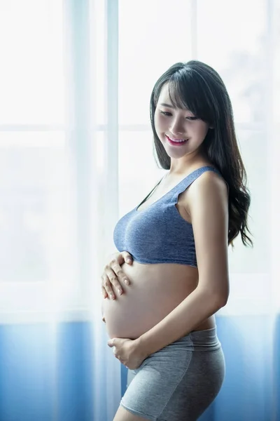 Těhotné Ženy Mladá Krásná Těhotná Žena Stojící Okna Šťastná Těhotná — Stock fotografie