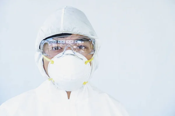 Doctors wear a face shield / PPE for protection against coronavirus disease. The doctor works tirelessly to fight and prevent the coronavirus. Blood tests for the coronavirus.