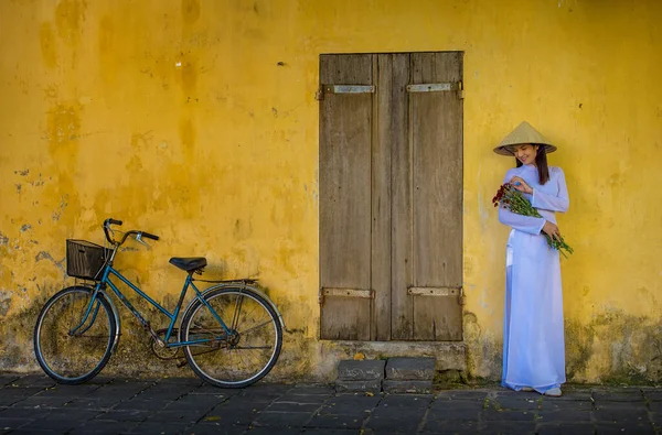 Dai Famoso Traje Tradicional Para Mulher Vietnam — Fotografia de Stock