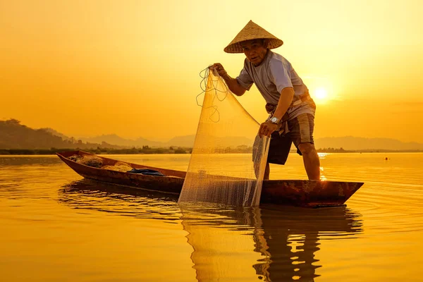 Рыбаки Рыбачат Закате Рыбаки Таиланде — стоковое фото