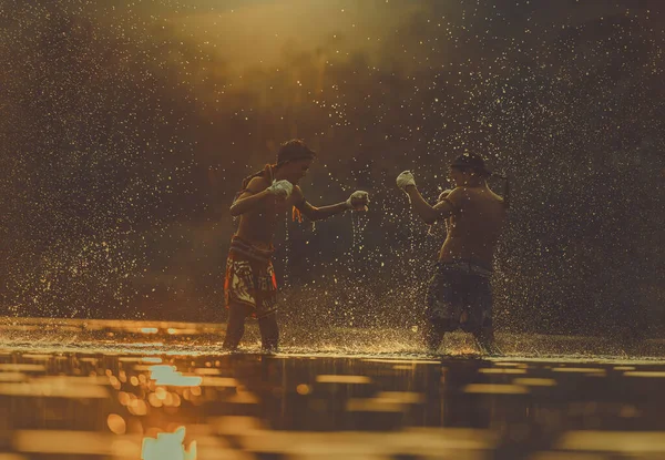 川でのタイボクシング — ストック写真