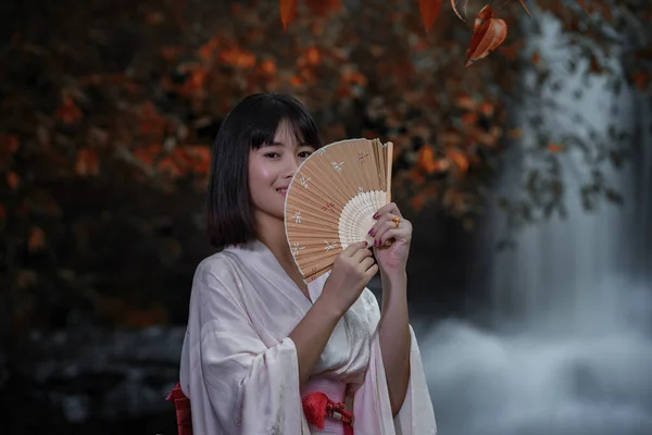 Mulheres Quimono Japonês Tradicional Jovem Gueixa Bonita Quimono — Fotografia de Stock