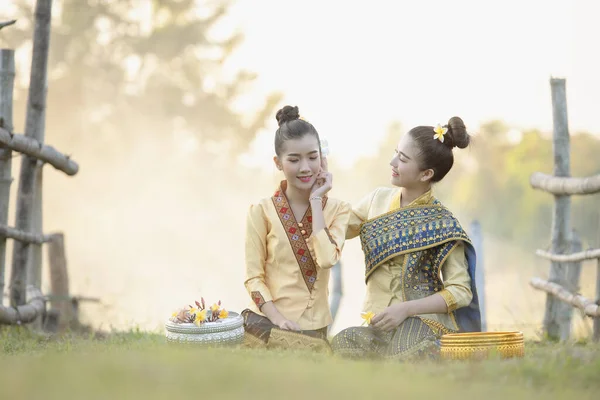 Лаоські Жінки Одягнені Традиційний Костюм Лаосу Азійська Дівчинка Одягнена Традиційну — стокове фото