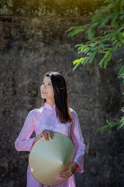 Mulher Bonita Com Estilo Vintage Mulher Bonita Com Cultura Vietnã — Fotografia de Stock