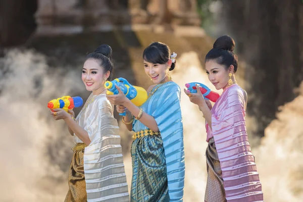 Meninas Tailandesas Meninas Laos Espirrando Água Durante Festival Songkran Cerimônia — Fotografia de Stock