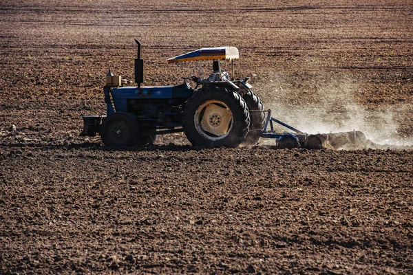 Agricultura Trator Que Prepara Terras Com Cultivador Sementes Como Parte — Fotografia de Stock