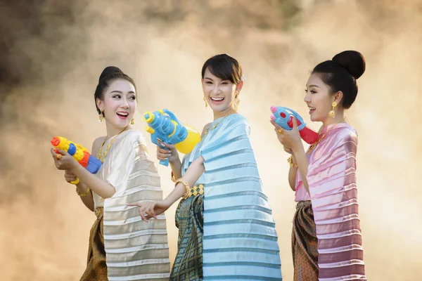 Thaise Meisjes Laos Meisjes Spetterend Water Tijdens Songkran Festival Water Stockfoto