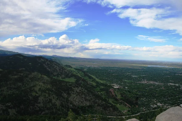 Prachtig Landschap Van Rocky Mountain Gefotografeerd Vanaf Een Klif Een — Stockfoto