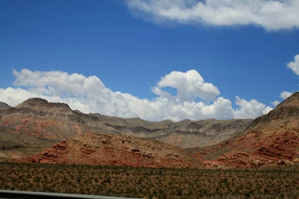 Usa Red Mountains Utah View Highway Car Spring Fine Weather — Stock Photo, Image