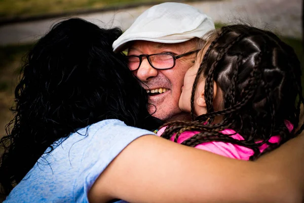 Granddaughter Her Mother Giving Present Surprise Her Father Happy Father — Stock Photo, Image