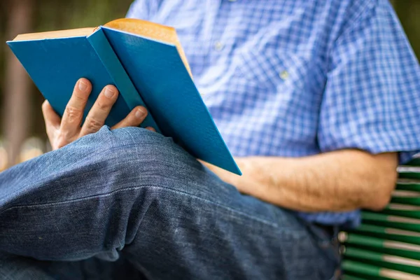 Elderly Man Sitting Bench Reading Book — Stock Photo, Image