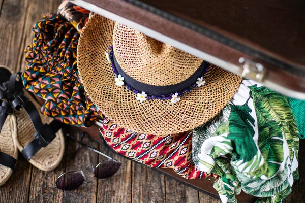 Uma Preparação Mala Vintage Para Férias Verão — Fotografia de Stock