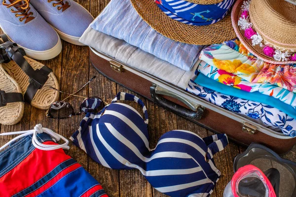 Uma Preparação Mala Vintage Para Férias Verão — Fotografia de Stock