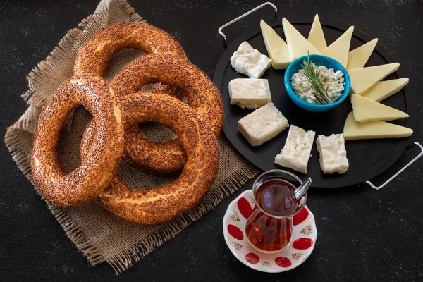 Petit Déjeuner Turc Traditionnel Avec Bagel Turc Simit Sur Table — Photo