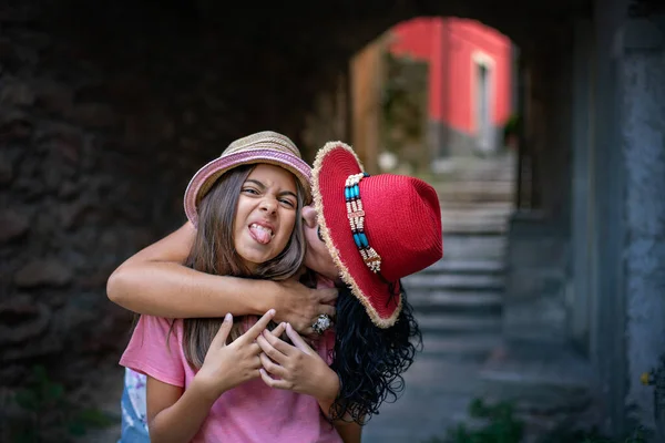 Mother Daughter Visiting Cinque Terre Having Fun Narrow Streets Villages — Stock Photo, Image