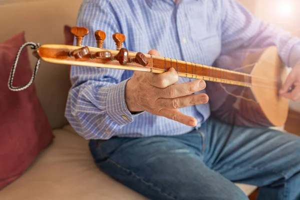 Uomo Anziano Che Suona Baglama Turco Concetto Strumenti Corda Con — Foto Stock