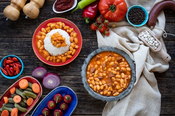 Comida Turca Kuru Fasulye Pilav Frijoles Marinos Arroz Con Sucuk —  Fotos de Stock