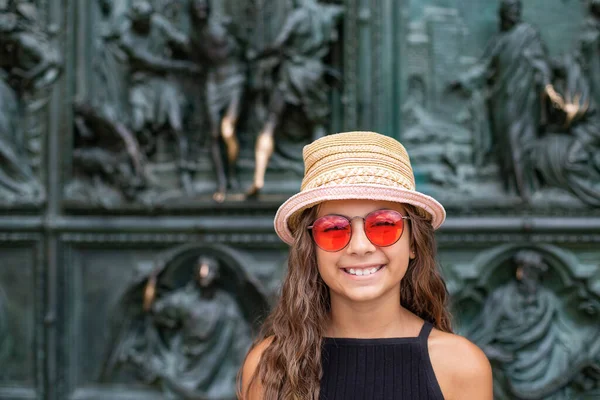 Retrato Una Niña Aspecto Positivo Concepto Retrato Con Niño Años — Foto de Stock