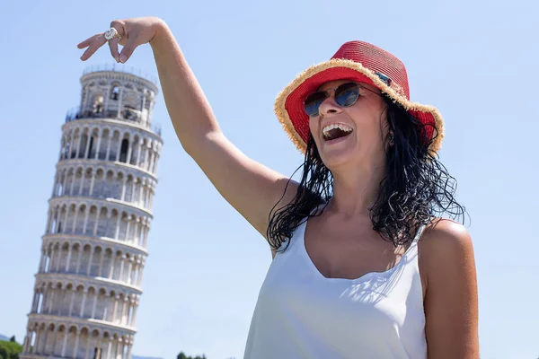 Segurando Fotos Torre Inclinada Pisa Jogando Jogos Com Torre Pisa — Fotografia de Stock