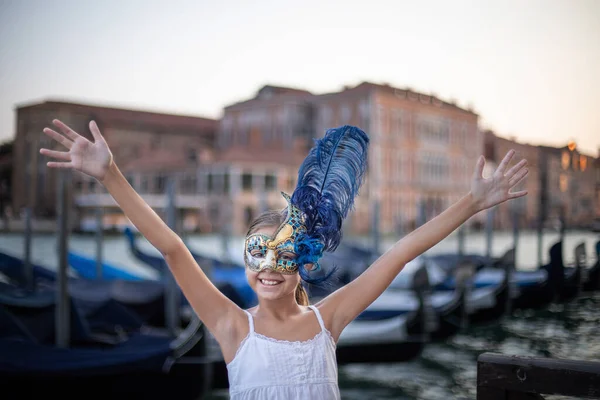 Uma Turista Nas Ruas Veneza Itália Conceito Férias Com Uma — Fotografia de Stock
