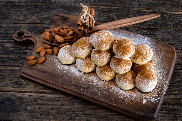 Muitos Biscoitos Mesa Madeira Conceito Alimentar — Fotografia de Stock