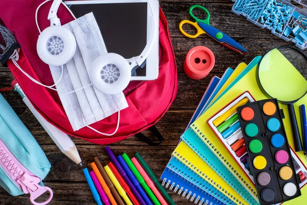 Bolsa Escolar Atrás Vírus Coroa Voltar Conceito Escola Com Máscara — Fotografia de Stock