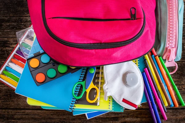 Bolsa Escolar Atrás Vírus Coroa Voltar Conceito Escola Com Máscara — Fotografia de Stock