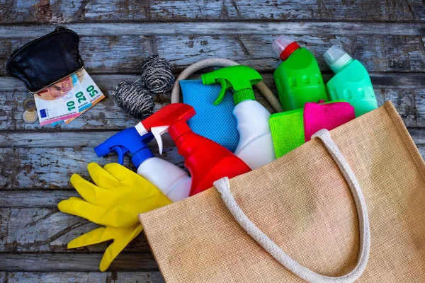 Muchos Materiales Limpieza Las Botellas Plástico Mesa Concepto Limpieza Doméstica — Foto de Stock