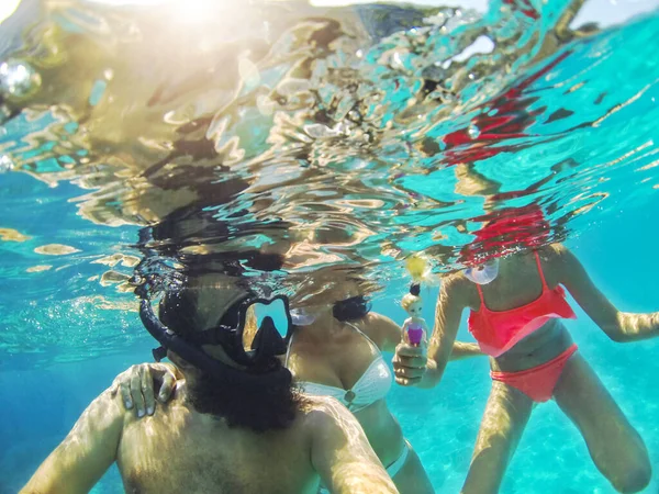 Selfie Com Família Debaixo Mar Conceito Férias Com Família — Fotografia de Stock