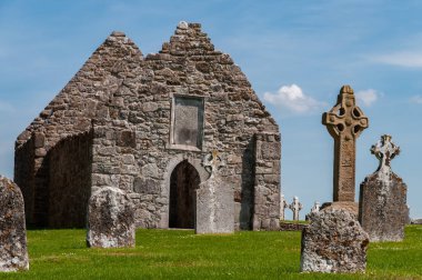 Rovine Manastırı di Clonmacnoise. Uno dei Principali centri religiosi e culturali in Europa, fondato sul fiume Shannon nel 545 dopo Cristo.